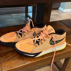 Kyrie Flytrap Men’s basketball shoes size 12